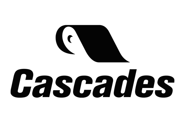 Logo comportant le mot « Cascades » en lettres noires en gras, sous un motif noir représentant un rouleau de papier qui se déroule. Le fond est gris clair.